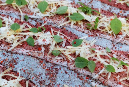 Фото шага рецепта Запеченный бекон с сыром и базиликом 152669 шаг 8  