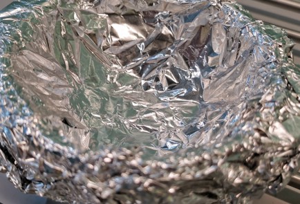 Фото шага рецепта Запеченный камамбер с жимолостью 152593 шаг 1  