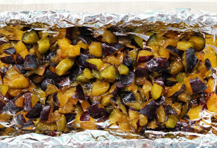 Фото шага рецепта Запеченный камамбер с кислосладким соусом 151449 шаг 3  