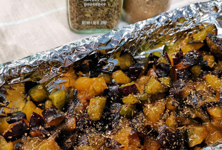 Фото шага рецепта Запеченный камамбер с кислосладким соусом 151449 шаг 4  