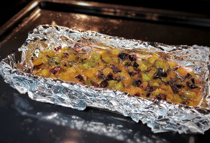 Фото шага рецепта Запеченный камамбер с кислосладким соусом 151449 шаг 5  