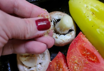 Фото шага рецепта Запеченные овощи и грибы со сметанным соусом 187527 шаг 8  