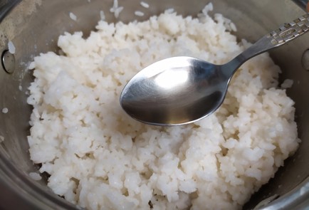 Фото шага рецепта Запеченные роллы 190690 шаг 2  