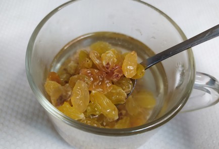 Фото шага рецепта Запеченные яблоки с творогом 190409 шаг 2