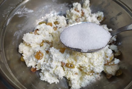 Фото шага рецепта Запеченные яблоки с творогом 190409 шаг 5