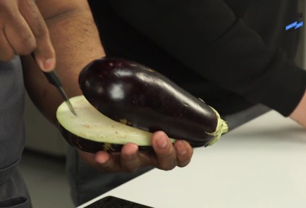 Фото шага рецепта Запеченный баклажан с фалафелем 125552 шаг 1  