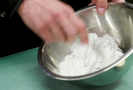 Фото шага рецепта Запеченный батат с яйцом 152381 шаг 2