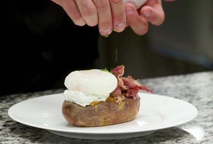 Фото шага рецепта Запеченный батат с яйцом 152381 шаг 9