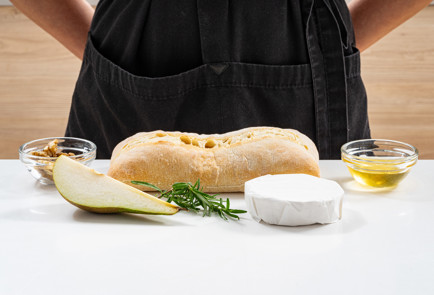 Фото шага рецепта Запеченный камамбер с грушей и грецкими орехами 189324 шаг 1  