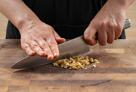 Фото шага рецепта Запеченный камамбер с грушей и грецкими орехами 189324 шаг 3  