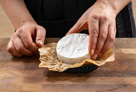 Фото шага рецепта Запеченный камамбер с грушей и грецкими орехами 189324 шаг 4  