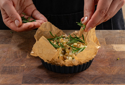 Фото шага рецепта Запеченный камамбер с грушей и грецкими орехами 189324 шаг 8  