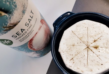 Фото шага рецепта Запеченный камамбер с клюквой и пармезаном 153033 шаг 4  