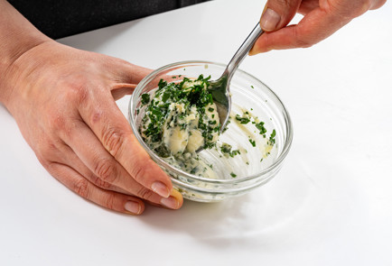 Фото шага рецепта Запеченный камамбер с медом и чили 189323 шаг 6  