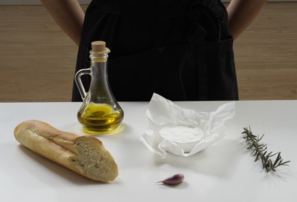 Фото шага рецепта Запеченный камамбер с сухариками 152951 шаг 1  