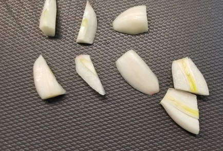 Фото шага рецепта Запеченный камамбер с вялеными томатами 153027 шаг 2  