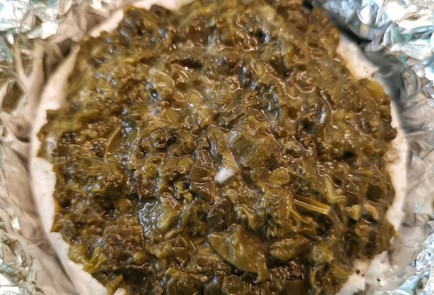 Фото шага рецепта Запеченный камамбер со щавелем и базиликом 152761 шаг 4  