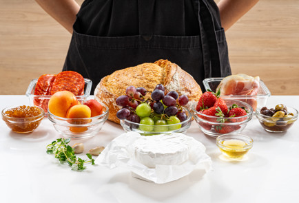 Фото шага рецепта Запеченный камамбер в хлебе к вину 189325 шаг 1  