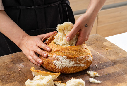 Фото шага рецепта Запеченный камамбер в хлебе к вину 189325 шаг 2  