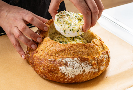 Фото шага рецепта Запеченный камамбер в хлебе к вину 189325 шаг 6  