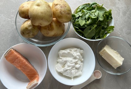 Фото шага рецепта Запеченный картофель с семгой и шпинатом 174245 шаг 1