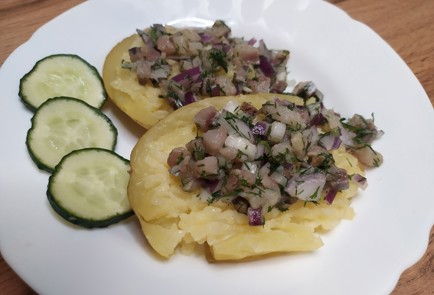 Фото шага рецепта Запеченный картофель с закуской из сельди 189387 шаг 10  