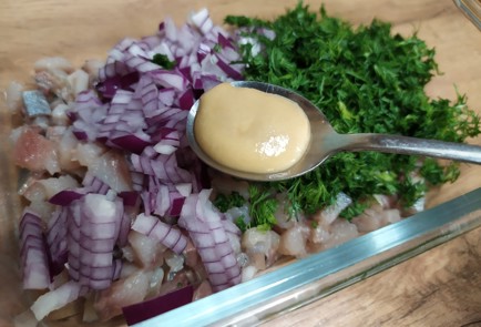 Фото шага рецепта Запеченный картофель с закуской из сельди 189387 шаг 6  