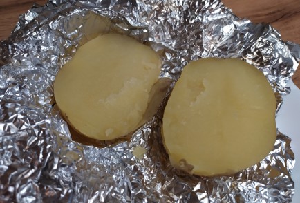 Фото шага рецепта Запеченный картофель с закуской из сельди 189387 шаг 8  