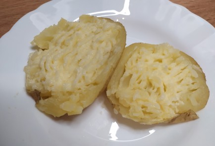 Фото шага рецепта Запеченный картофель с закуской из сельди 189387 шаг 9  