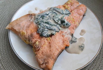 Фото шага рецепта Запеченный лосось с соусом из кокосового молока и шпината 175762 шаг 14