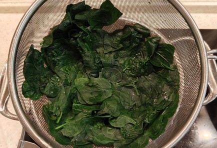 Фото шага рецепта Запеченный лосось с соусом из кокосового молока и шпината 175762 шаг 9