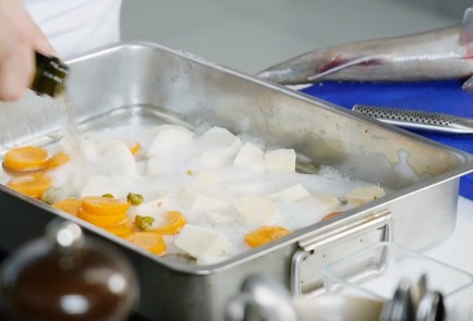 Фото шага рецепта Запеченный осетр на бане из шампанского 137881 шаг 4  