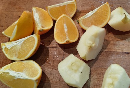 Фото шага рецепта Запеченный гусь с апельсинами и яблоками 191212 шаг 11