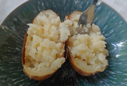 Фото шага рецепта Запеченный картофель с беконом 189490 шаг 8  