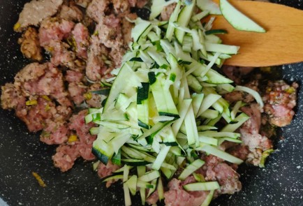 Фото шага рецепта Запеканка из цукини и фарша с овощами 186991 шаг 10  