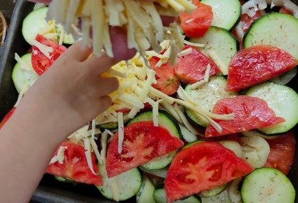 Фото шага рецепта Запеканка из цукини с помидором перцем и сыром 176364 шаг 13