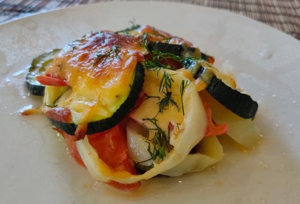 Фото шага рецепта Запеканка из цукини с помидором перцем и сыром 176364 шаг 20