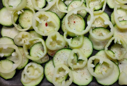 Фото шага рецепта Запеканка из цукини с помидором перцем и сыром 176364 шаг 8