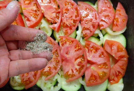 Фото шага рецепта Запеканка из цукини с помидором перцем и сыром 176364 шаг 9