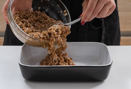 Фото шага рецепта Запеканка из гречки с печенкой 174642 шаг 7  