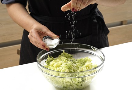 Фото шага рецепта Запеканка из кабачка и цукини с сыром 152731 шаг 2  