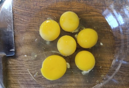 Фото шага рецепта Запеканка из лаваша с помидором и шпинатом 191086 шаг 4