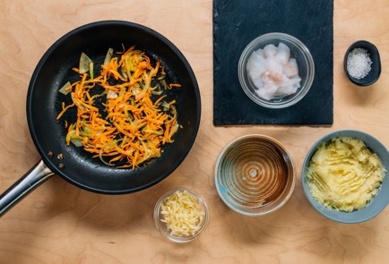 Фото шага рецепта Запеканка из малоглазого макруруса 139319 шаг 2  