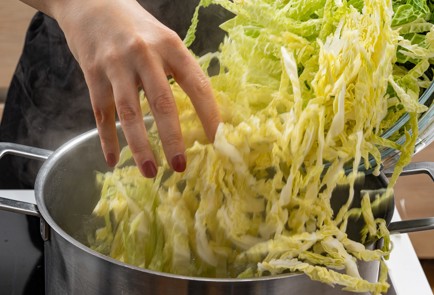 Фото шага рецепта Запеканка из пасты с савойской капустой и сыром 176113 шаг 5  