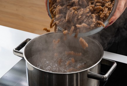 Фото шага рецепта Запеканка из пасты с савойской капустой и сыром 176113 шаг 8  