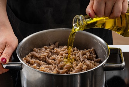 Фото шага рецепта Запеканка из пасты с савойской капустой и сыром 176113 шаг 9  