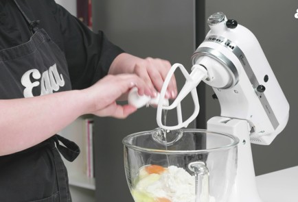 Фото шага рецепта Запеканка из рикотты с ягодным соусом 189536 шаг 2  