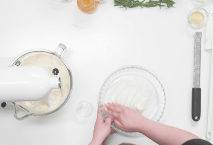 Фото шага рецепта Запеканка из рикотты с ягодным соусом 189536 шаг 4  