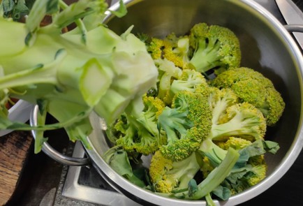 Фото шага рецепта Запеканка из семги и брокколи 175633 шаг 2  