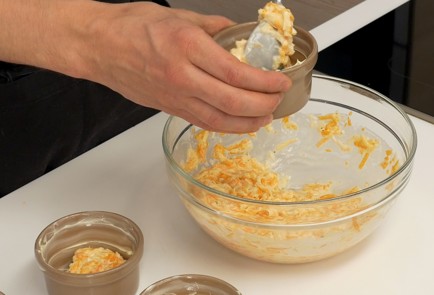 Фото шага рецепта Запеканка из сыра с морковью и чесноком 46504 шаг 3  